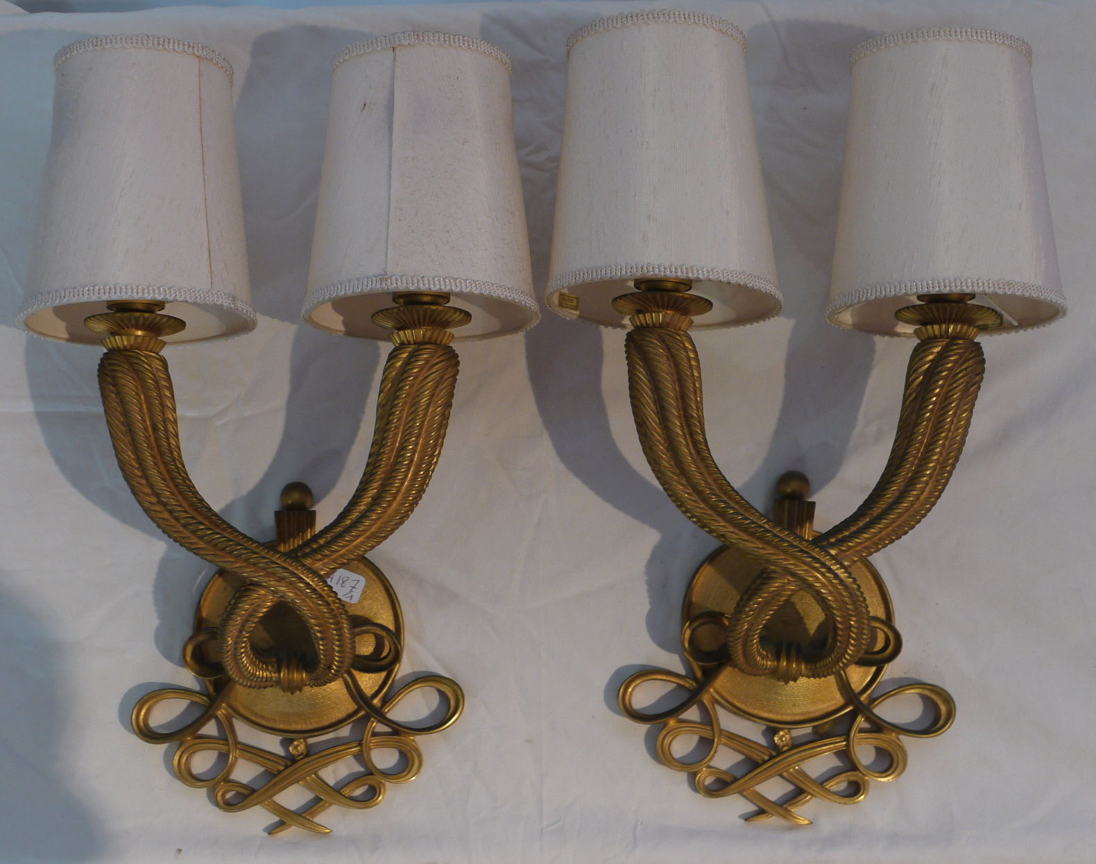 LELEU Jules paire d'appliques en bronze doré à double volute