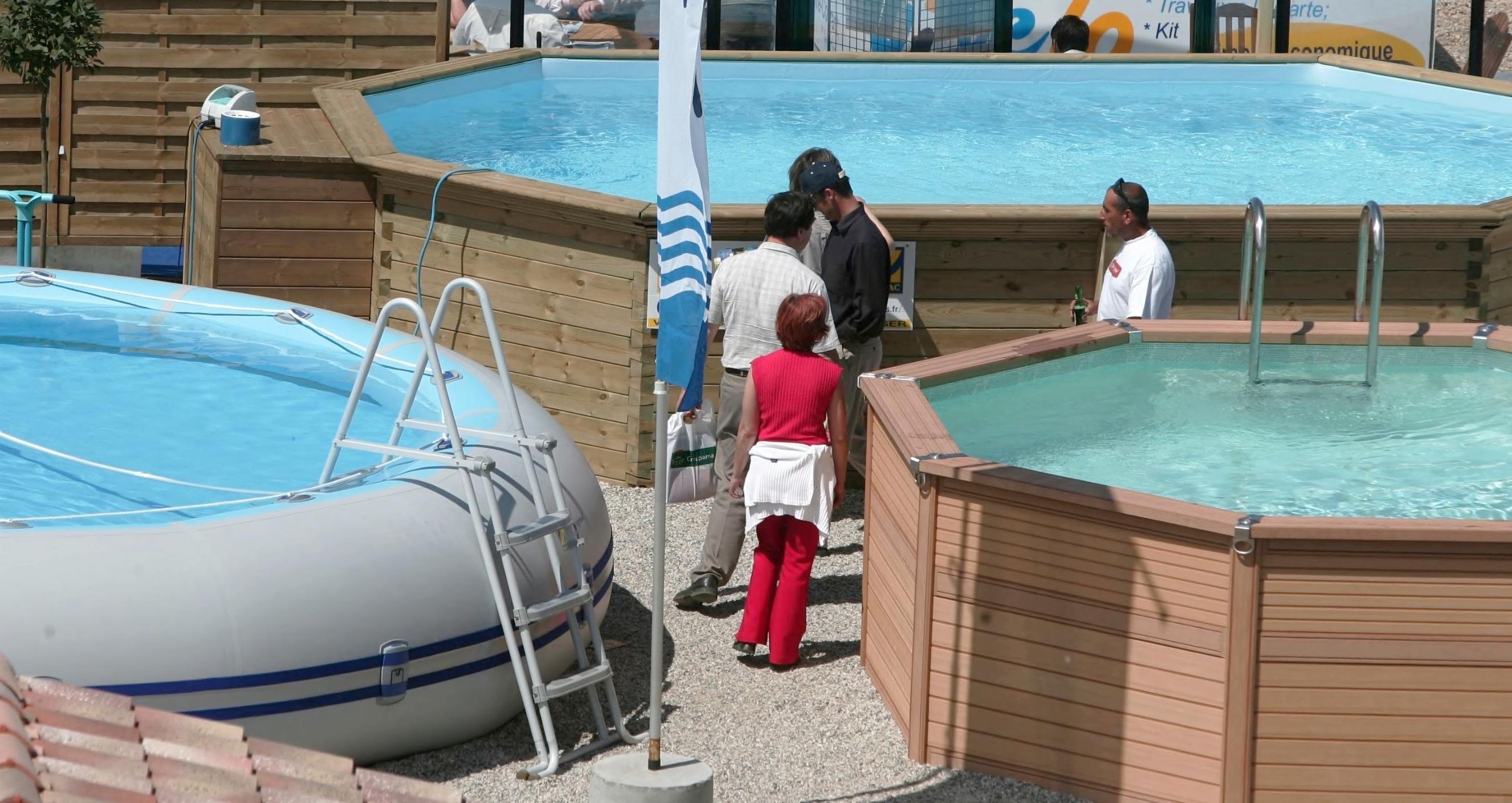 Bordeaux, 28 mai 2006Foire Internationale de Bordeaux 2006Bordeaux Lac Parc des Expositionsla Foire Internationale vue des Toits.les Piscines - DAVID Thierry ( Bordeaux Lac Parc des Expositio ) 060528_038_VAL_BX19